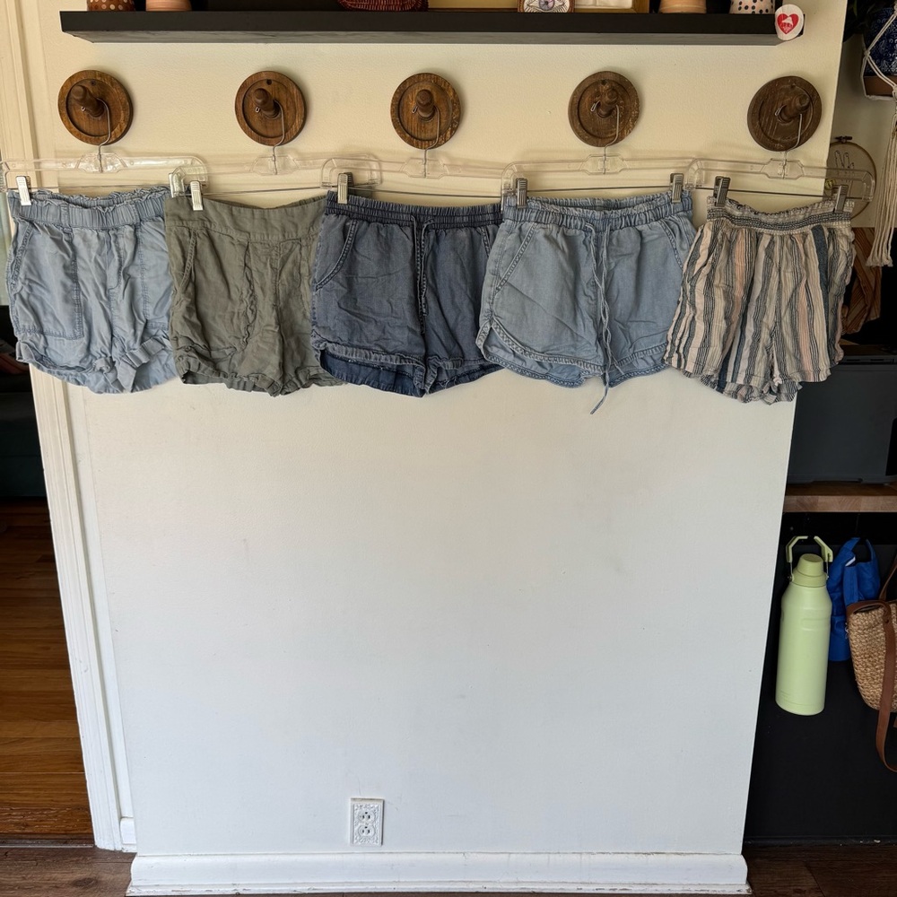 American Eagle, aerie, vineyard vines, universal thread Shorts bundle size XS